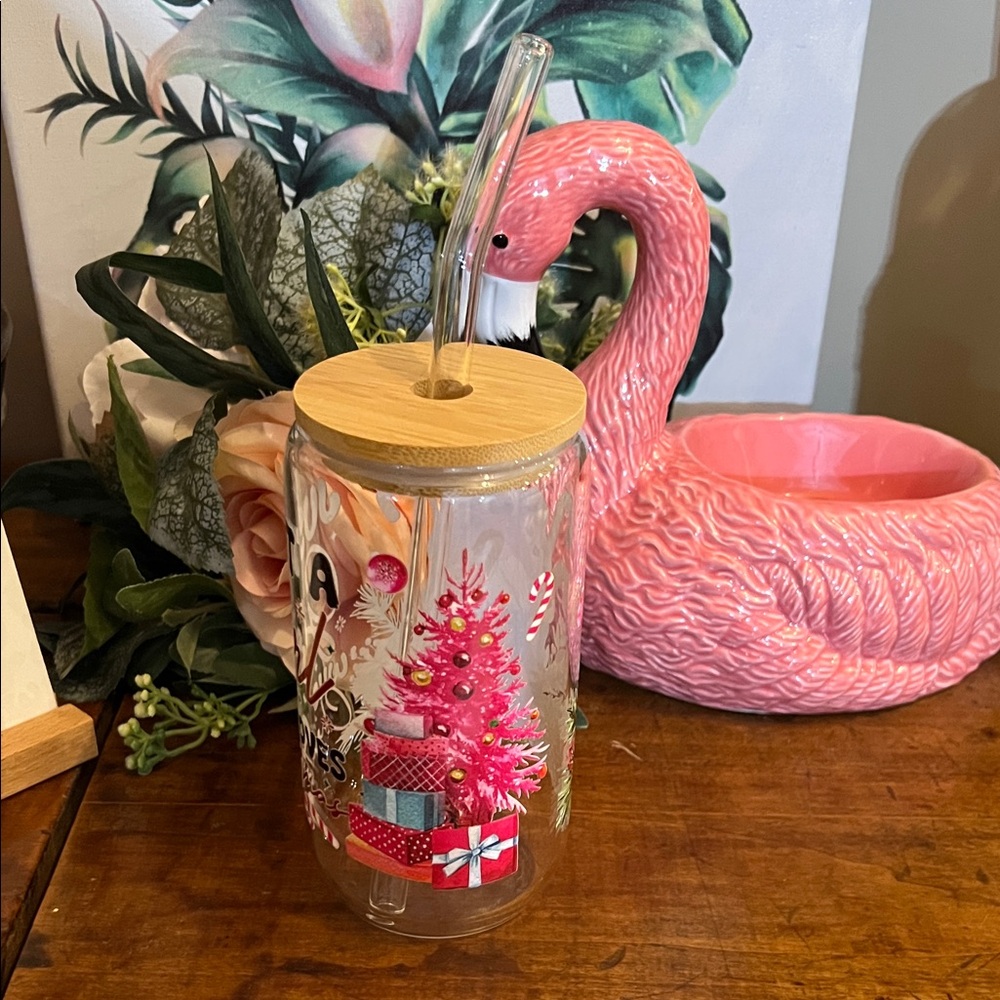 Giveaway for @beachfun72471 🦩Christmas Glass Tumbler w/ Bamboo Lid and Straw - Picture 3 of 5